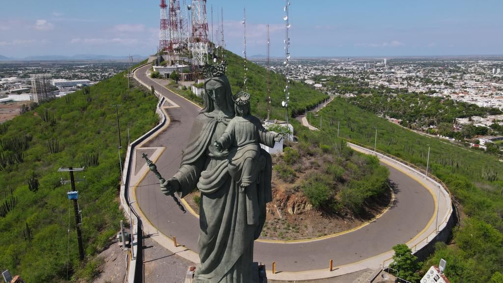 Toma aérea Los Mochis virgen Cerro de la Memoria