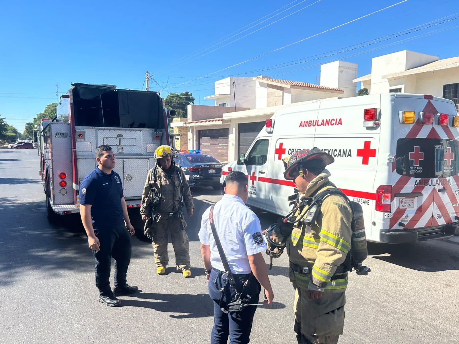 Trasladan a hospital a adulto mayor tras incendio en domicilio Guasave