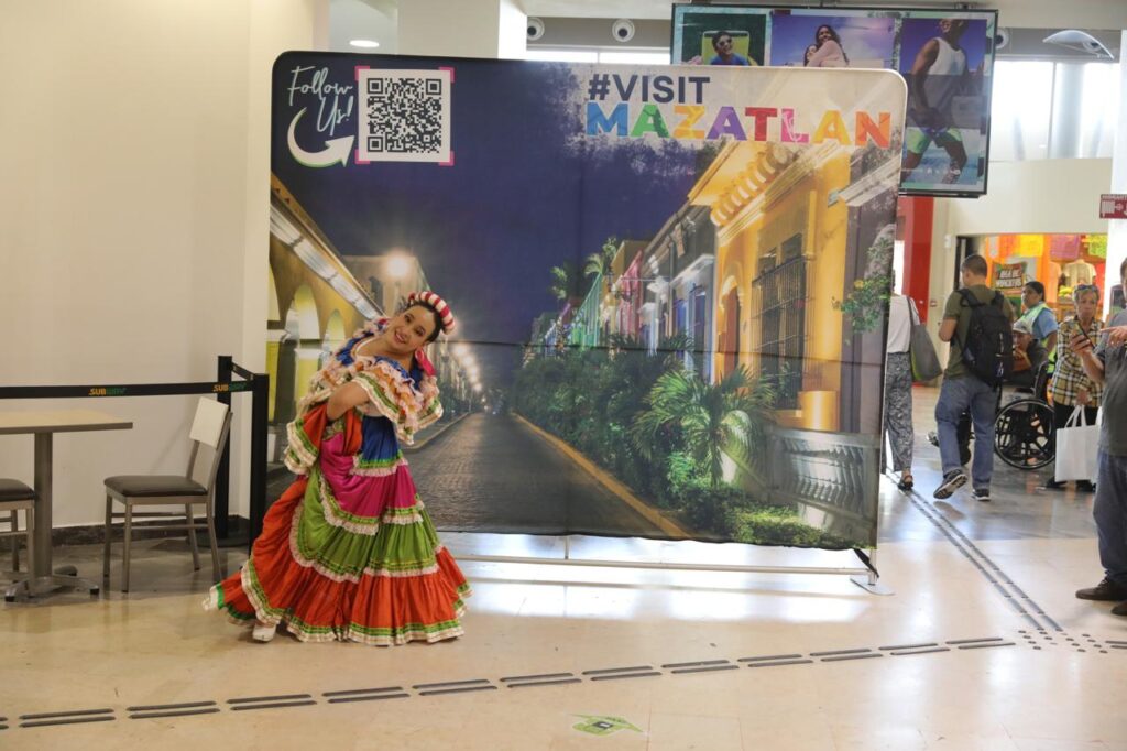 Promoción a la cultura mexicana en el Aeropuerto Internacional “Rafael Buelna”.