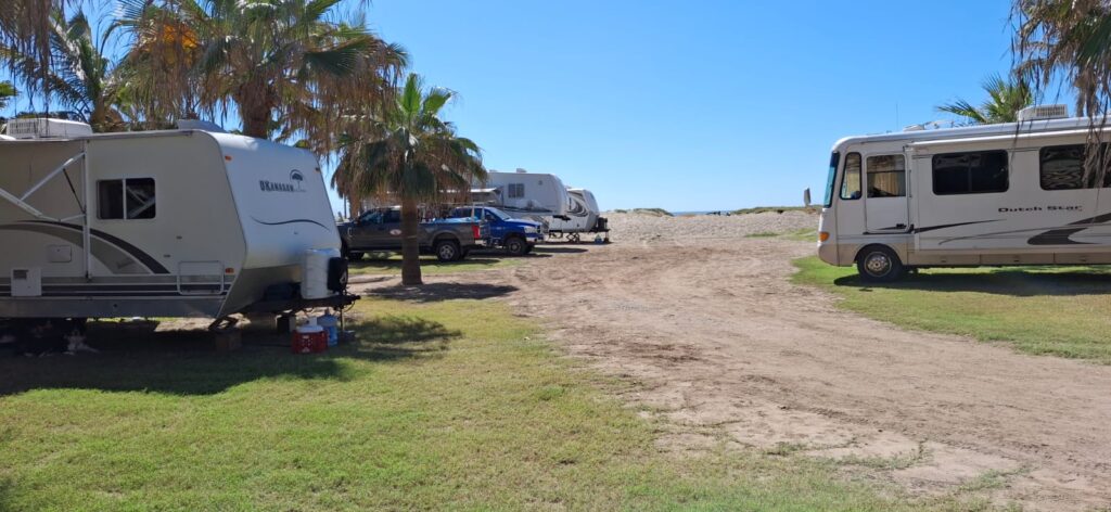 Turistas extranjeros ignoran el “warning” y ya están en Sinaloa