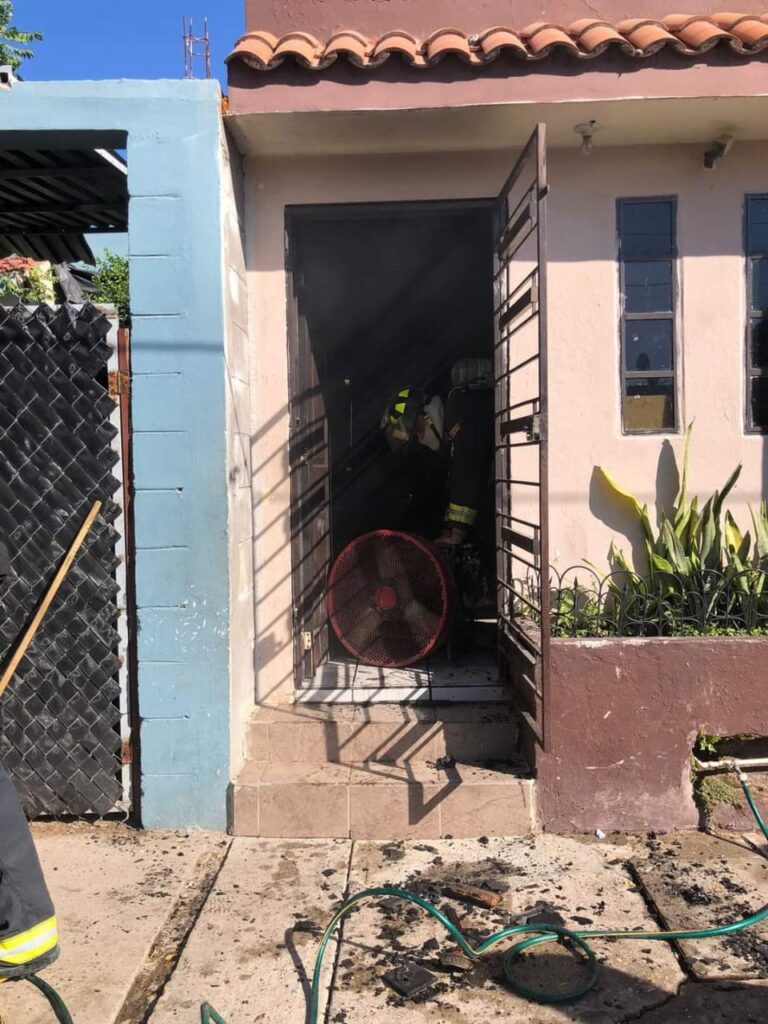 Una veladora en altar provoca un incendio en una casa de la colonia Santa Fe, en Mazatlán