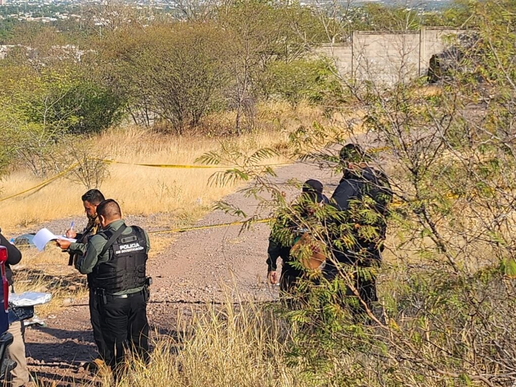 Localizan a hombre asesinado en brecha de terracería