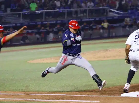 Jugador de Venados en juego contra Sultanes, en la Liga Arco Mexicana del Pacífico.