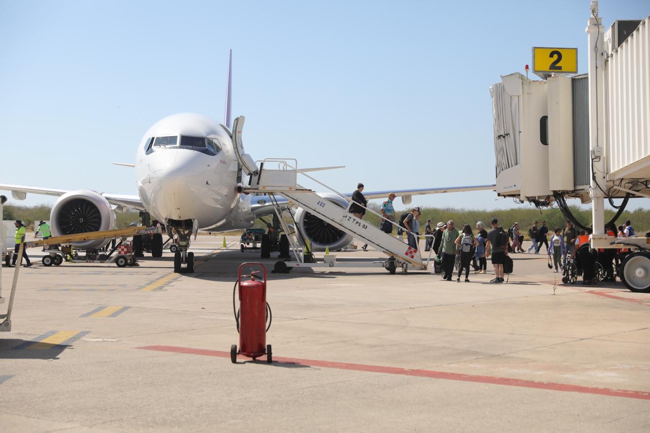 Vuelo arribando a Mazatlán procedente de Canadá
