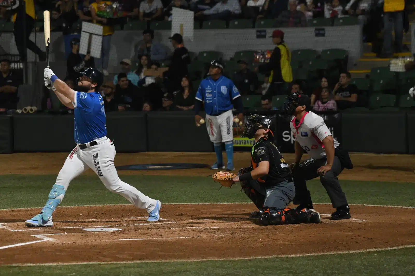 Roberto Ramos explotó a la hora cero y conectó jonrón de tres anotaciones para Algodoneros