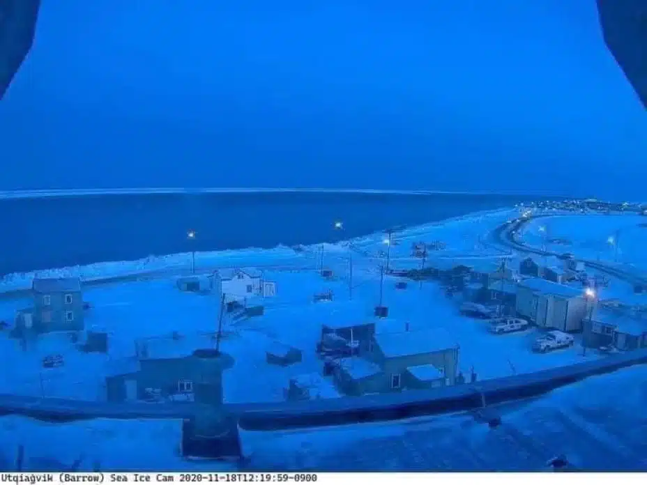 La noche polar en un pueblo de Alaska