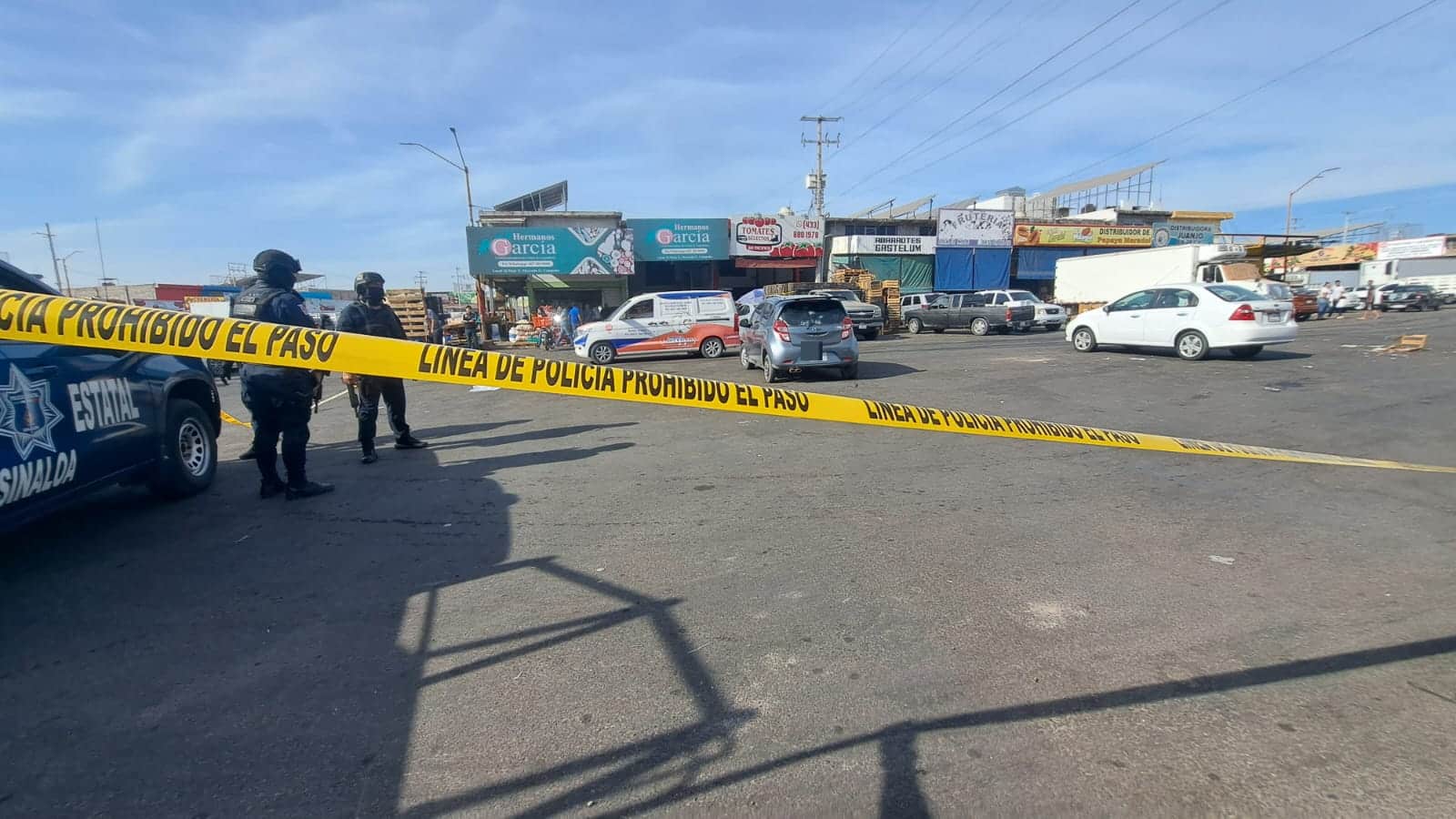 Auto baleado en el mercado de abastos Culiacán