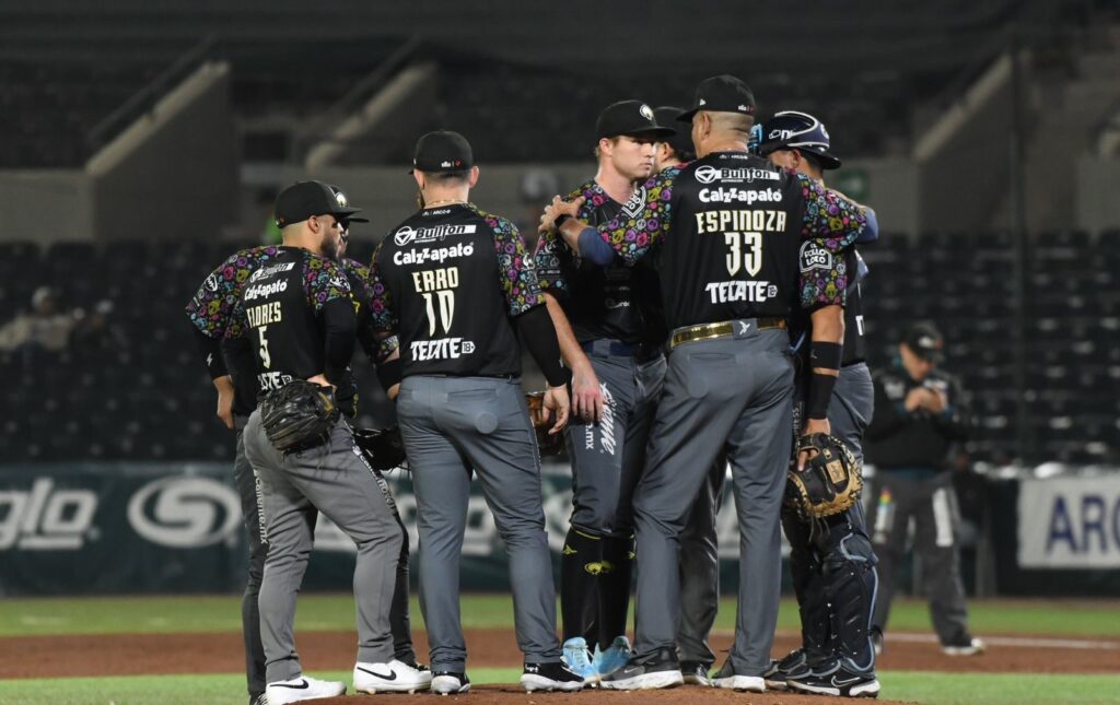 Jugadores del equipo de beisbol Yaquis de Ciudad Obregón