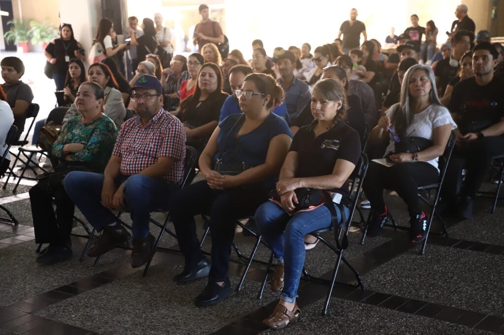 Entrega de equipo a emprendedores