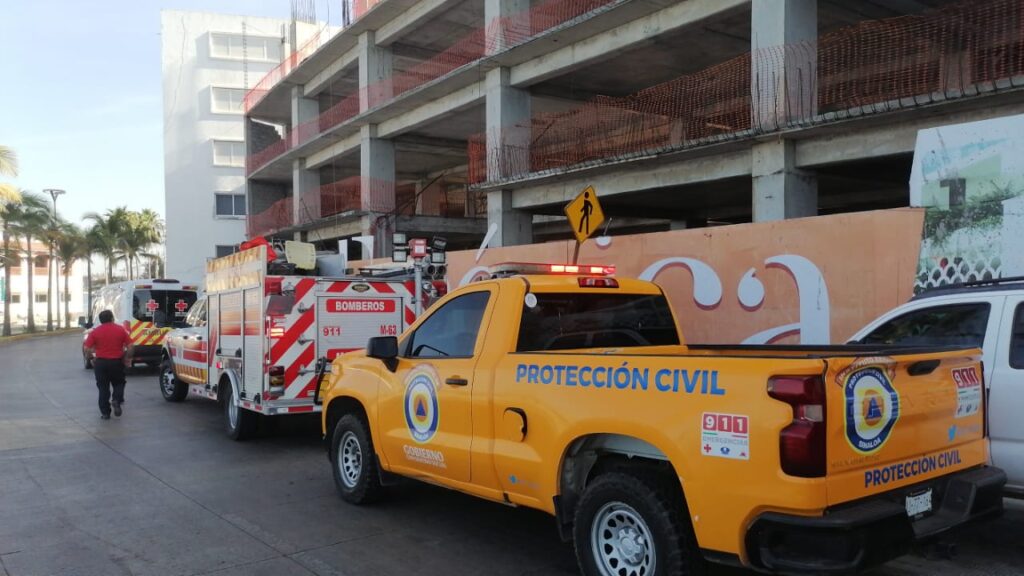 Camión de bomberos y Protección Civil