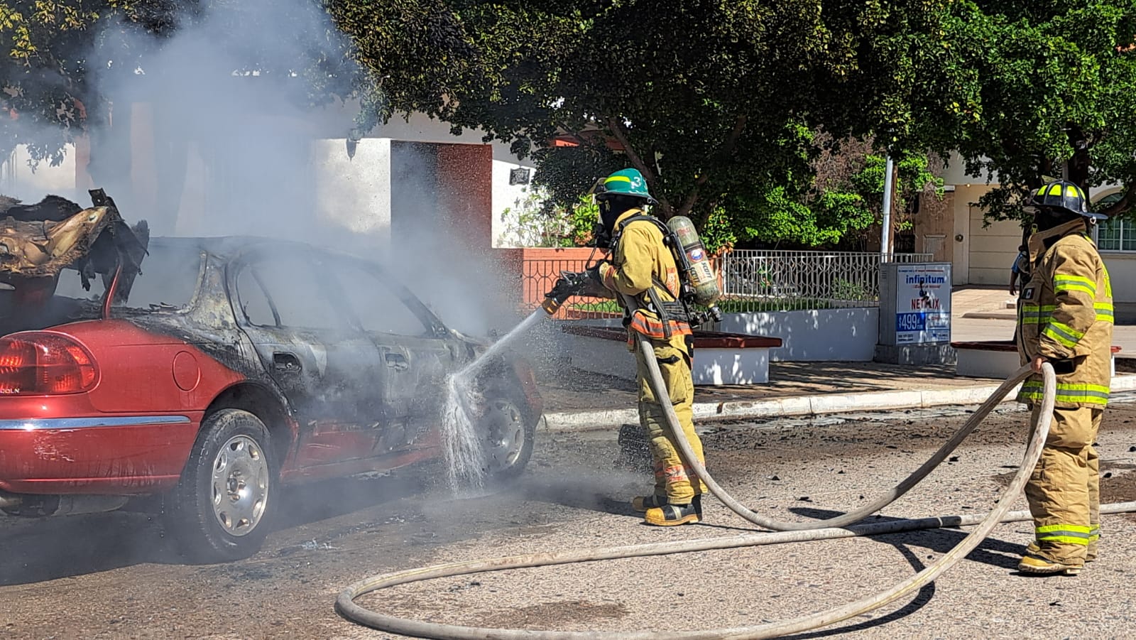 Bomberos Guamúchil apagan incendio