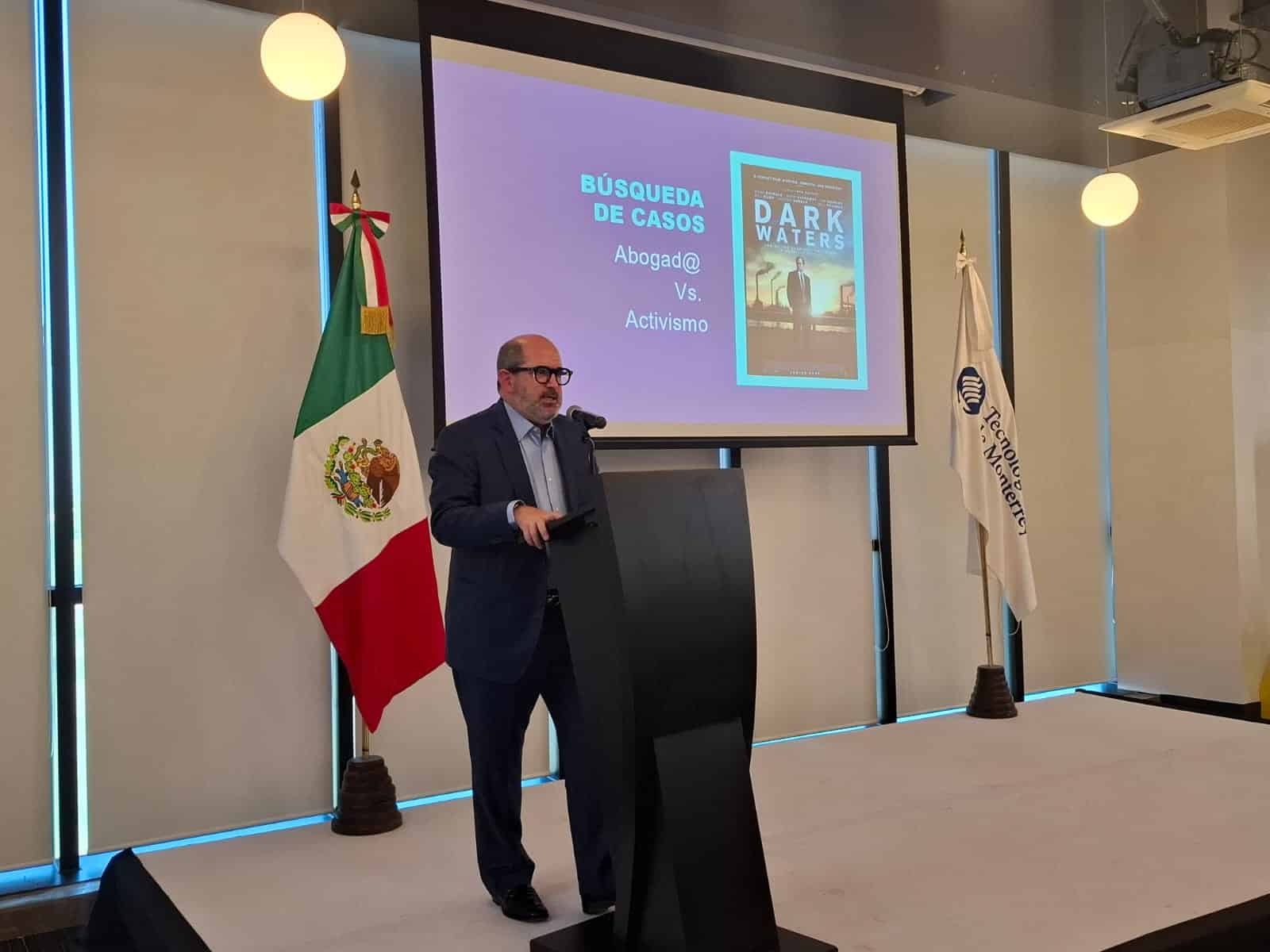 Conferencia de a estudiantes del Instituto Tecnológico de Monterrey