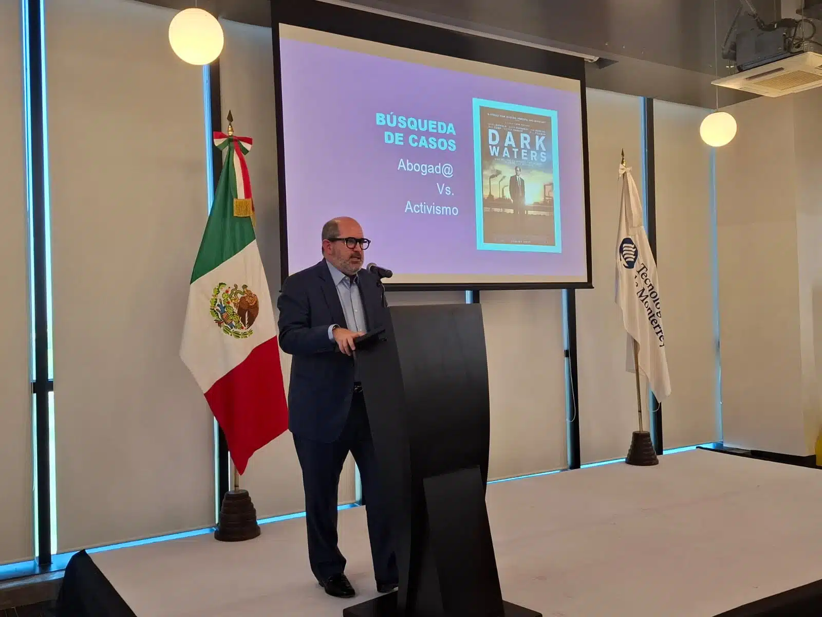 Conferencia de a estudiantes del Instituto Tecnológico de Monterrey