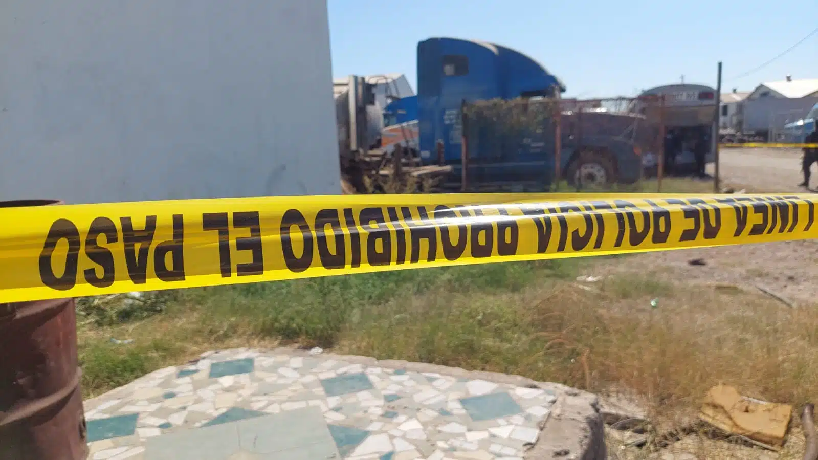 Cinta amarilla delimita zona donde se encuentra cuerpo en Culiacán