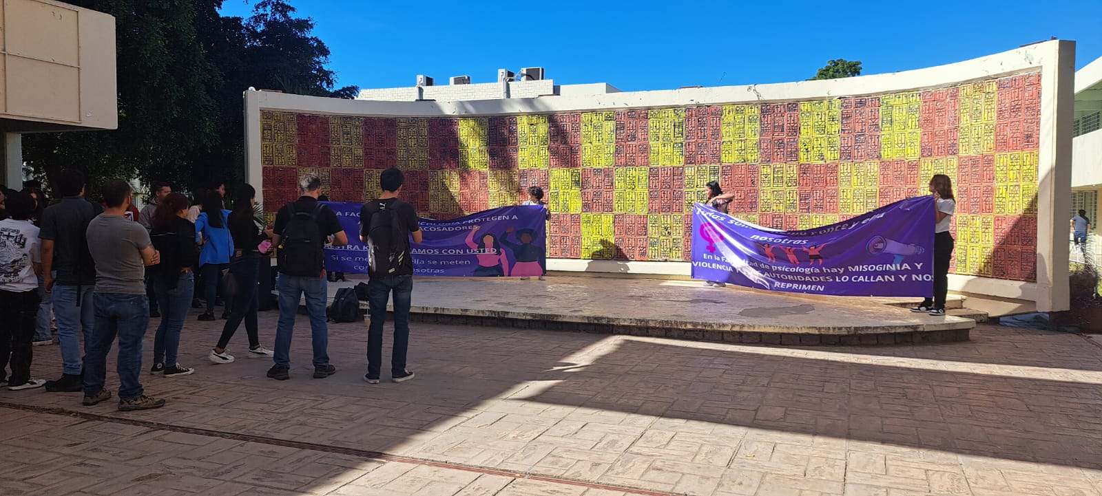 Manifestación en la Facultad de Psicología de la UAS
