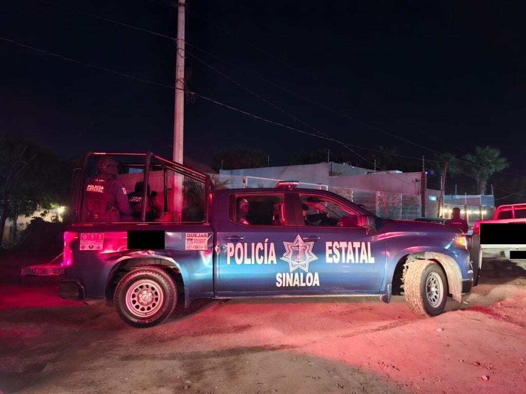 Patrulla de la Policía Estatal acude al sitio donde una mujer fue asesinada a tiros