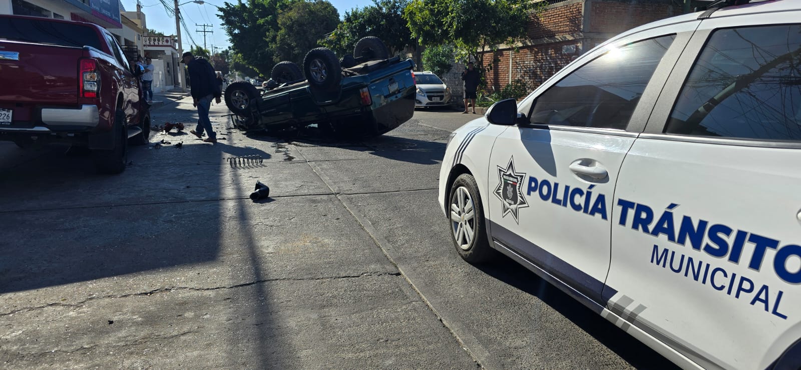 Tránsito Municipal en el lugar del accidente vial.