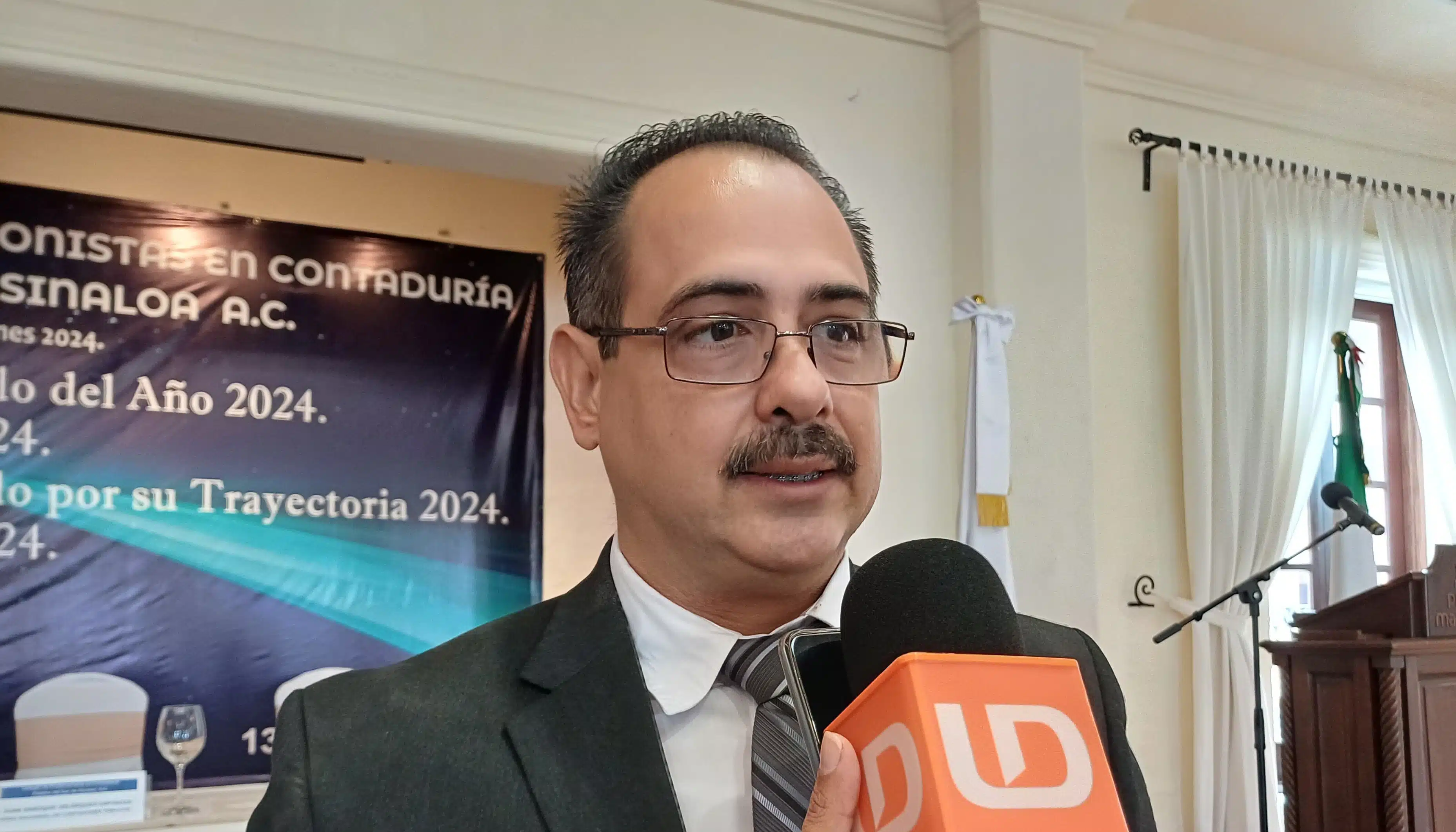 Entrevista de Línea Directa a Andrés Ultreras Rodríguez, presidente del Colegio de Profesionistas en Contaduría del Sur de Sinaloa