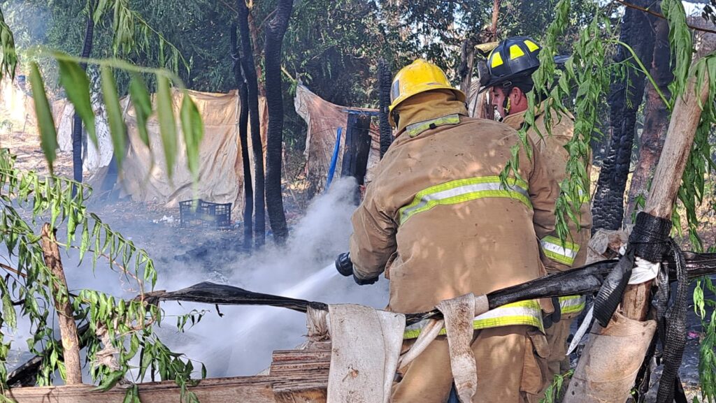 Arde refugio de personas sin casa e indocumentados en Guamúchil