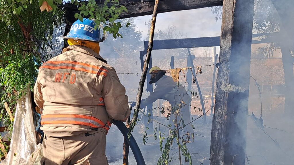 Arde refugio de personas sin casa e indocumentados en Guamúchil