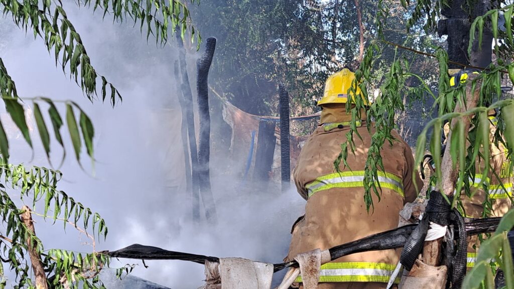 Arde refugio de personas sin casa e indocumentados en Guamúchil