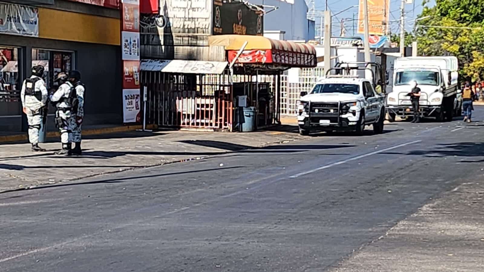 Autoridades catean local en Terranova, Culiacán