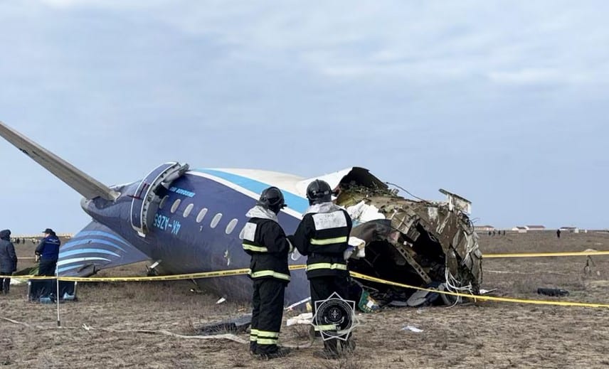 Localizan cajas negras del avión de Azerbaijan Airlines accidentado en Kazajistán