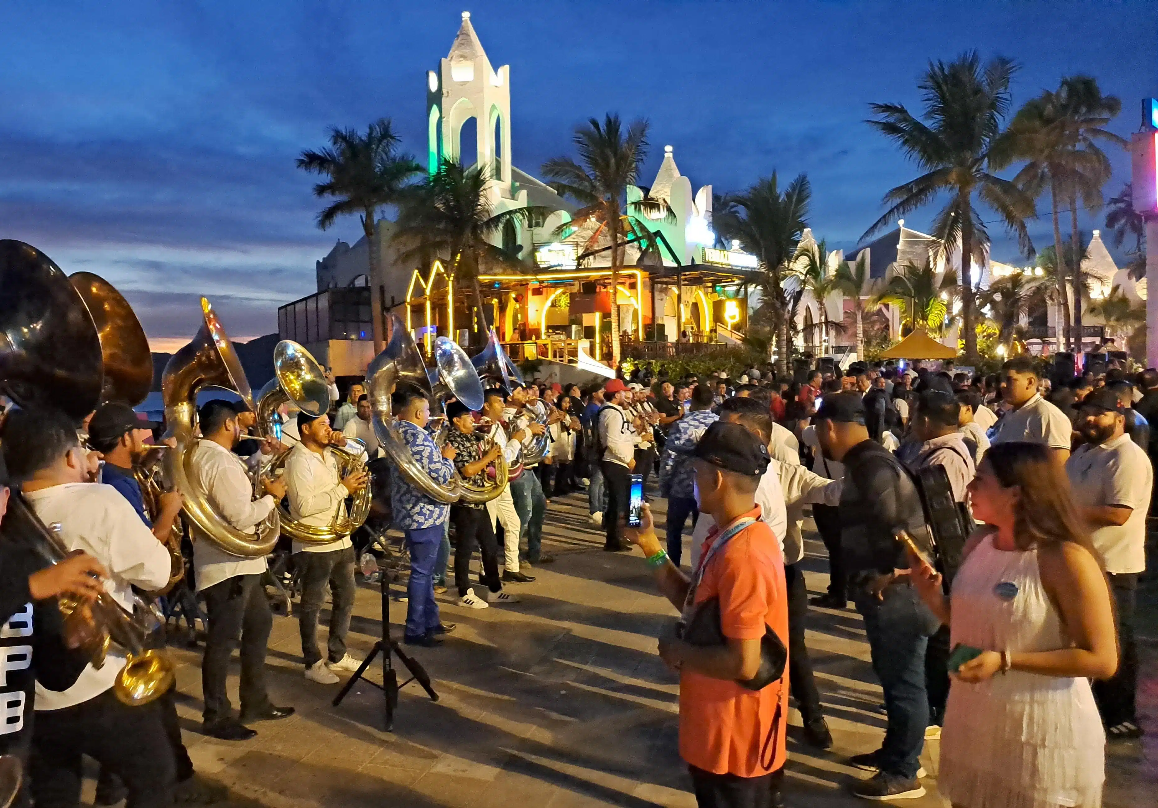 BANDA MEXICANA SINALOENSE MAZATLÁN RECORD GUINESS