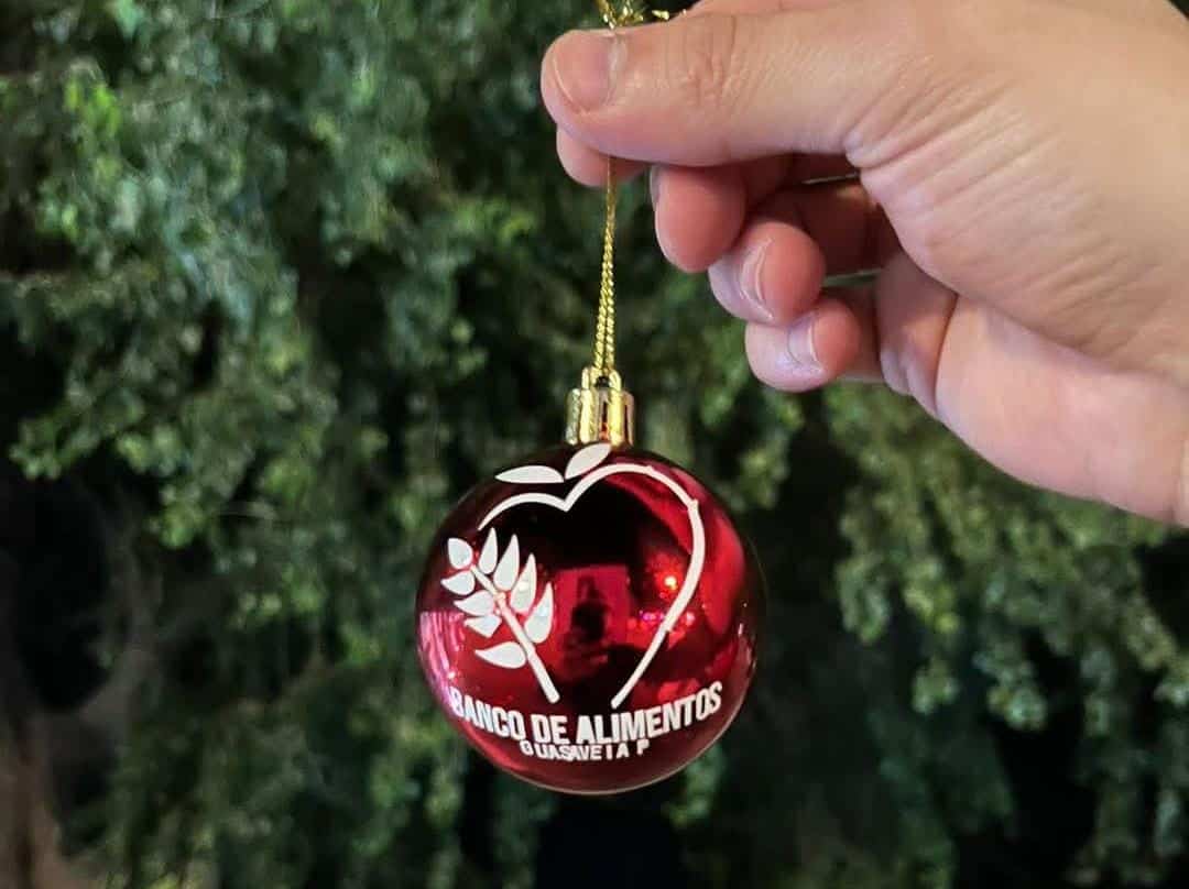 Esfera de Navidad con el nombre de Banco de Alimentos Guasave