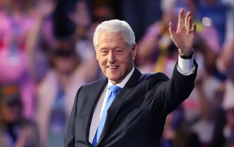 Bill Clinton es dado de alta un día después de ser hospitalizado por fiebre