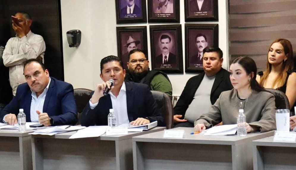 Discusión del Presupuesto de Egresos 2025 para el municipio de Ahome durante la sesión de cabildo