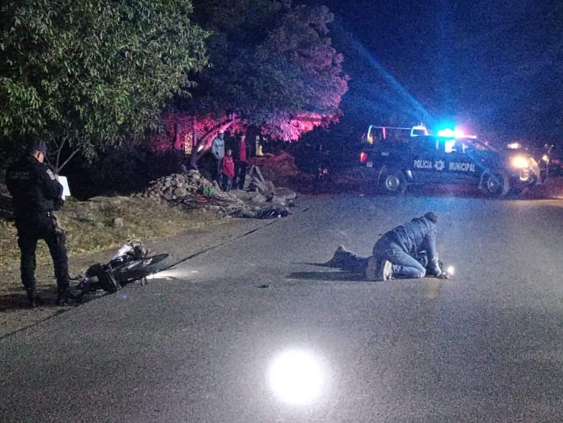 Choque entre motocicleta y bicicleta deja dos lesionados en La Trinidad, Guasave