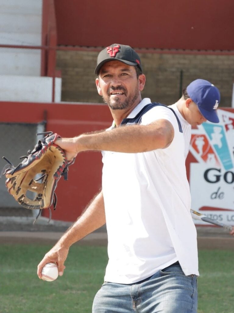 El de Cacalotán, El Rosario, Christian Quintero (retirado), logró la corona individual y de equipo con los Venados de Mazatlán en la campaña 2008-2009