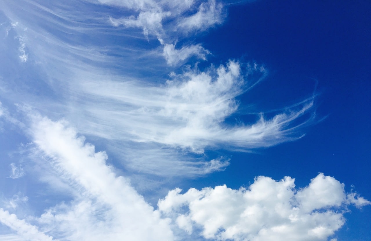Cielo azul con nubes