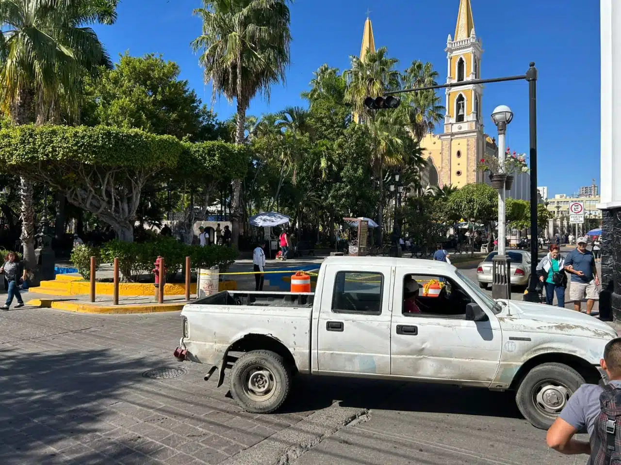 Cierre de calles cerca de la catedral de Mazatlán