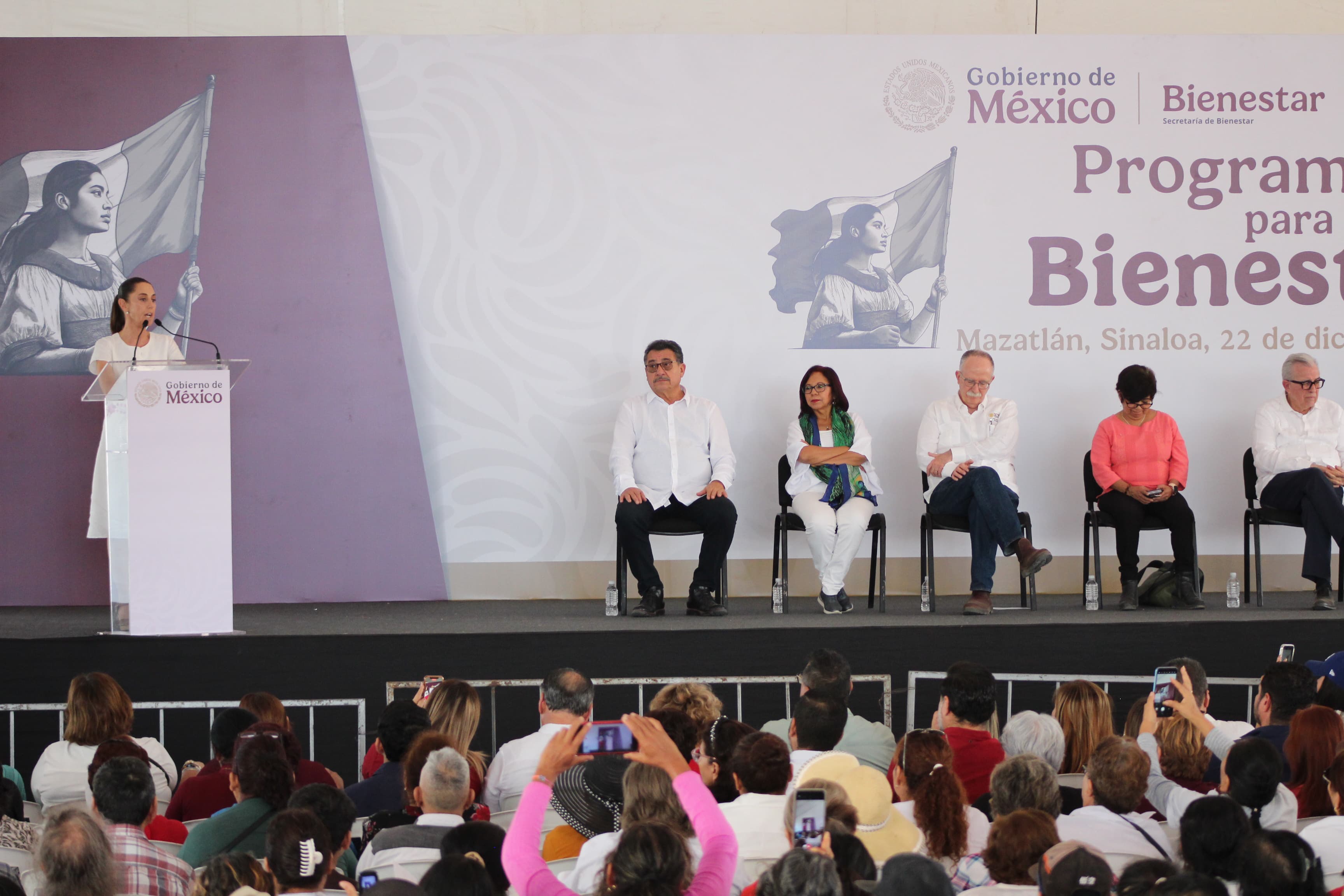 Claudia Sheinbaum encabezando los programas para el Bienestar en Mazatlán, Sinaloa.