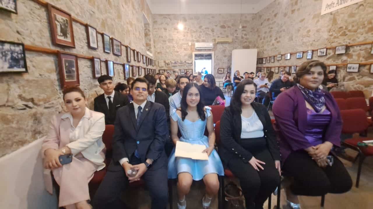 Jovenes de Ahome reciben la Medalla al Mérito Juvenil 2024 por su labor en actividades sociales