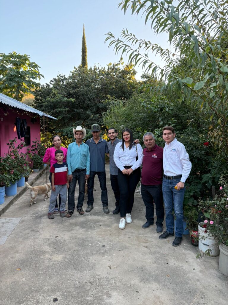 Vecinos de la comunidad de El Reparo de la Sidra.