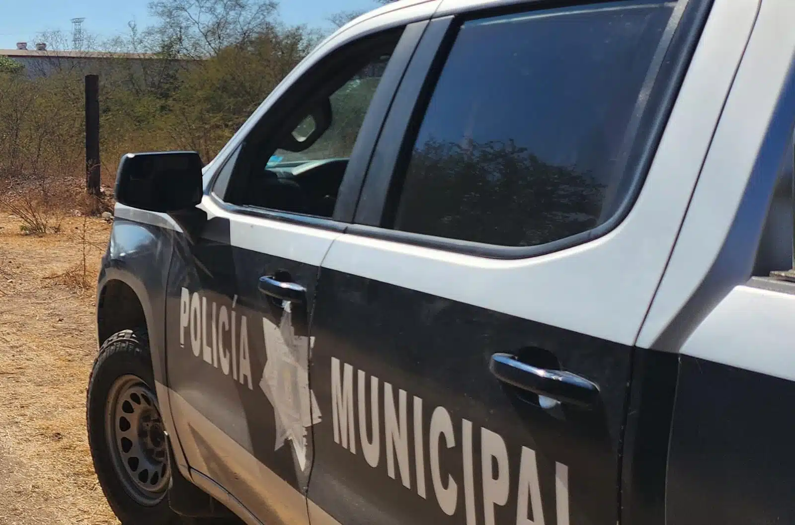 Con violencia despojan dos vehículos en Culiacán