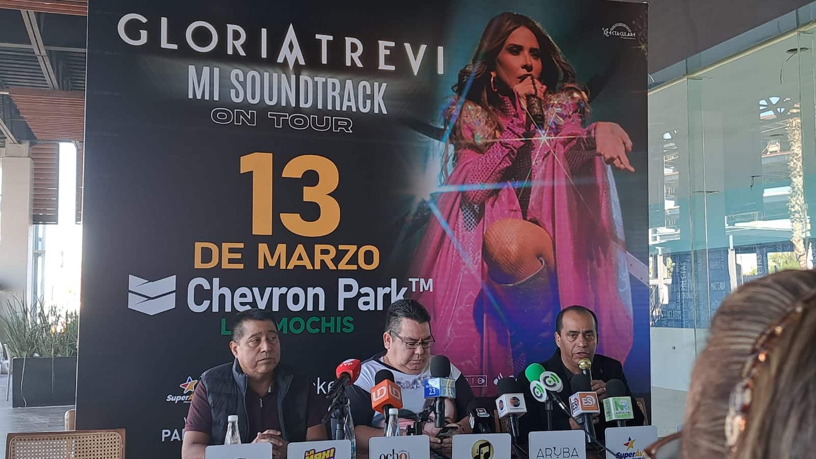 Rueda de prensa sobre la presentación de Gloria Trevi en Los Mochis