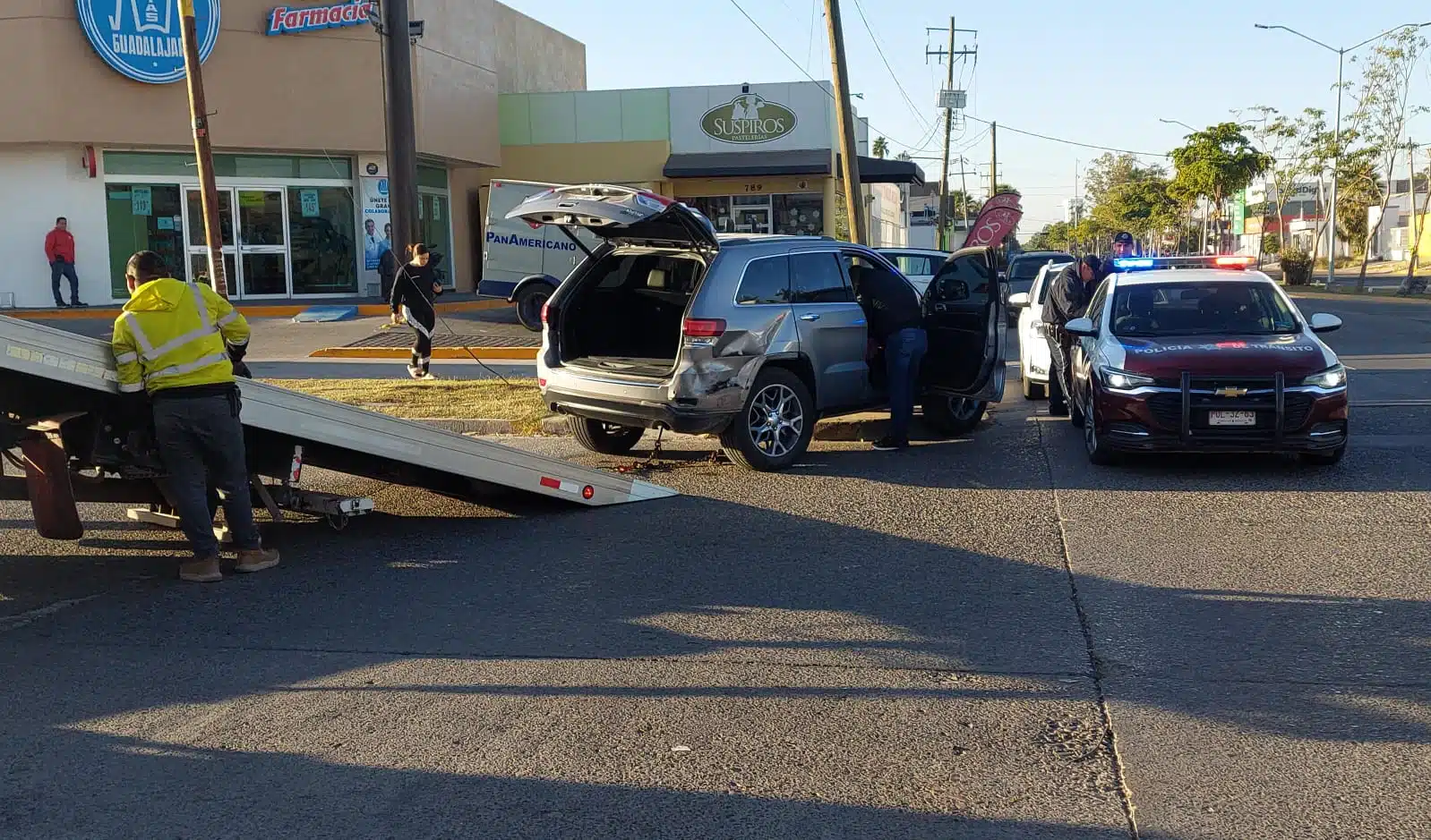 Conductora presuntamente no cede paso y provoca accidente