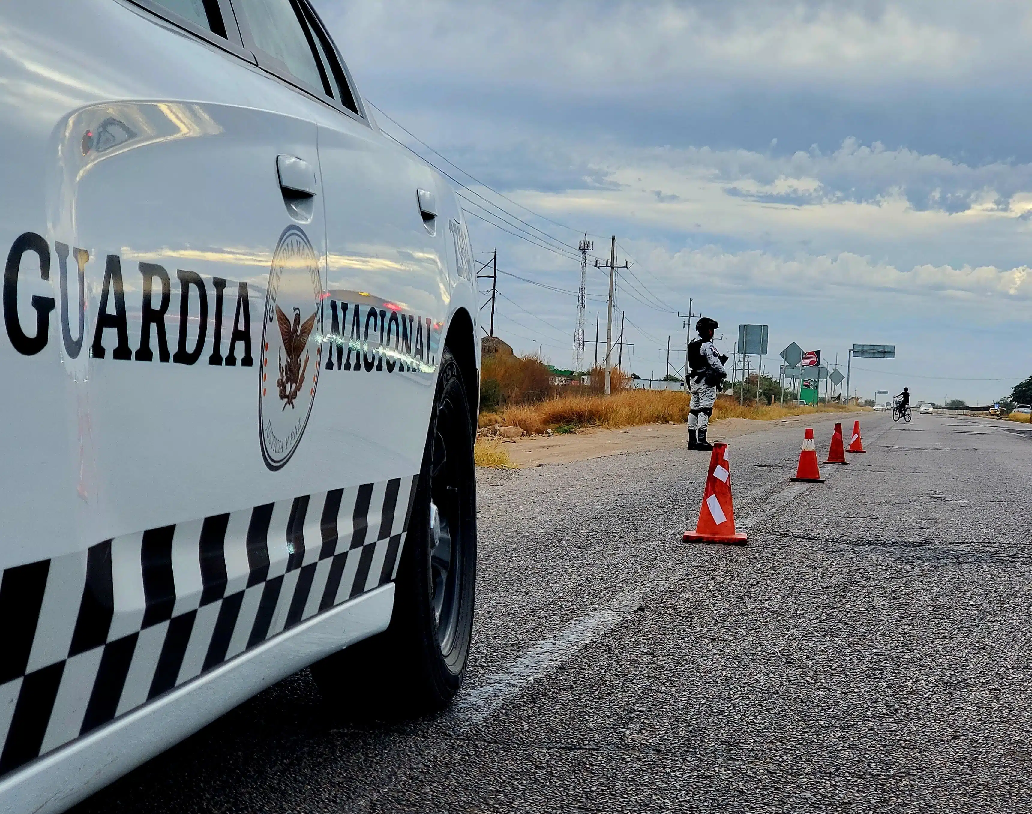 DESPOJO CAMIONETA JUAN JOSÉ RÍOS HOMBRES ARMADOS