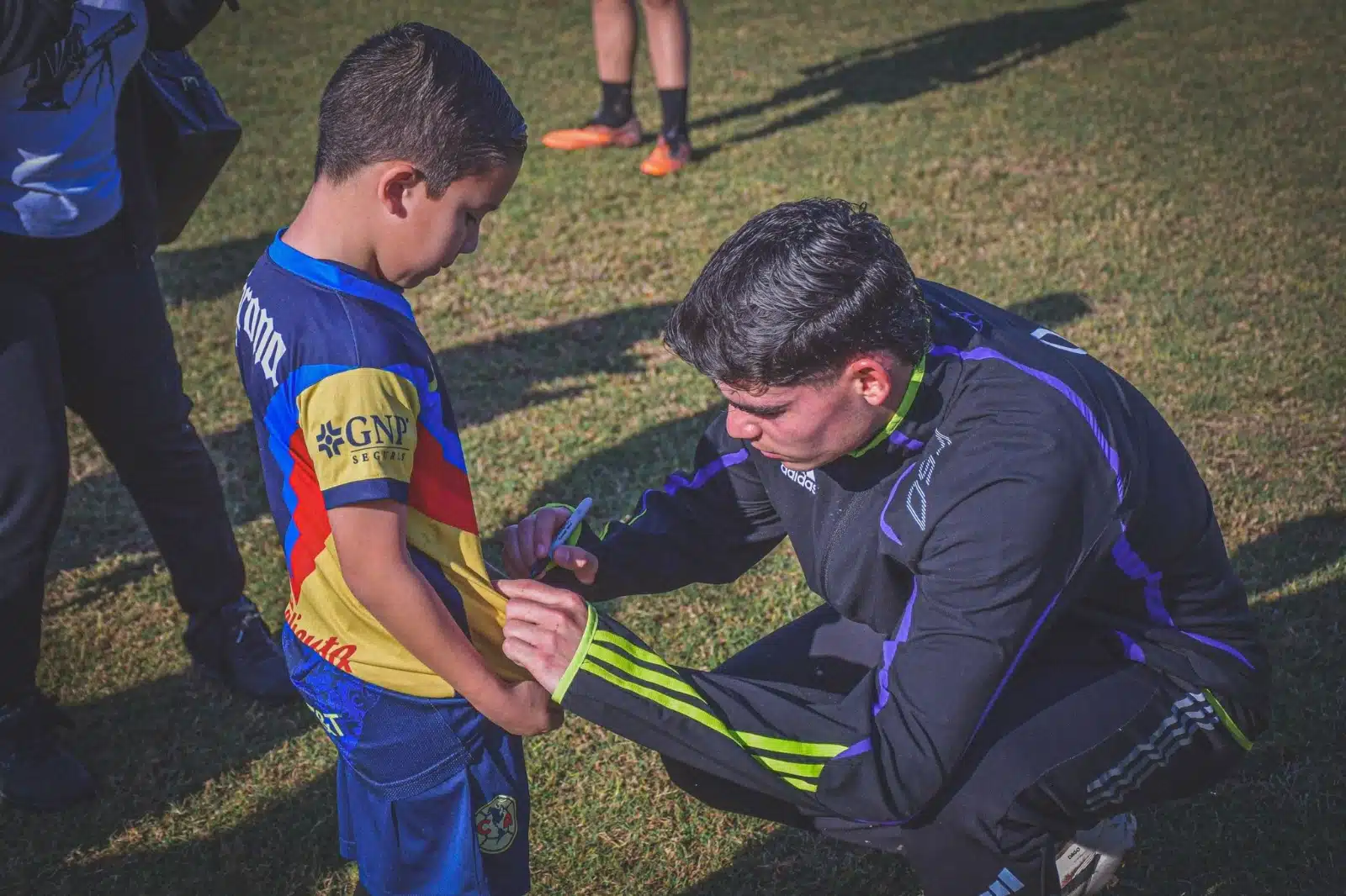 Dago Espinoza convivió con niños y jóvenes en el Coloso del Dique, estadio profesional ubicado en Guamúchil.