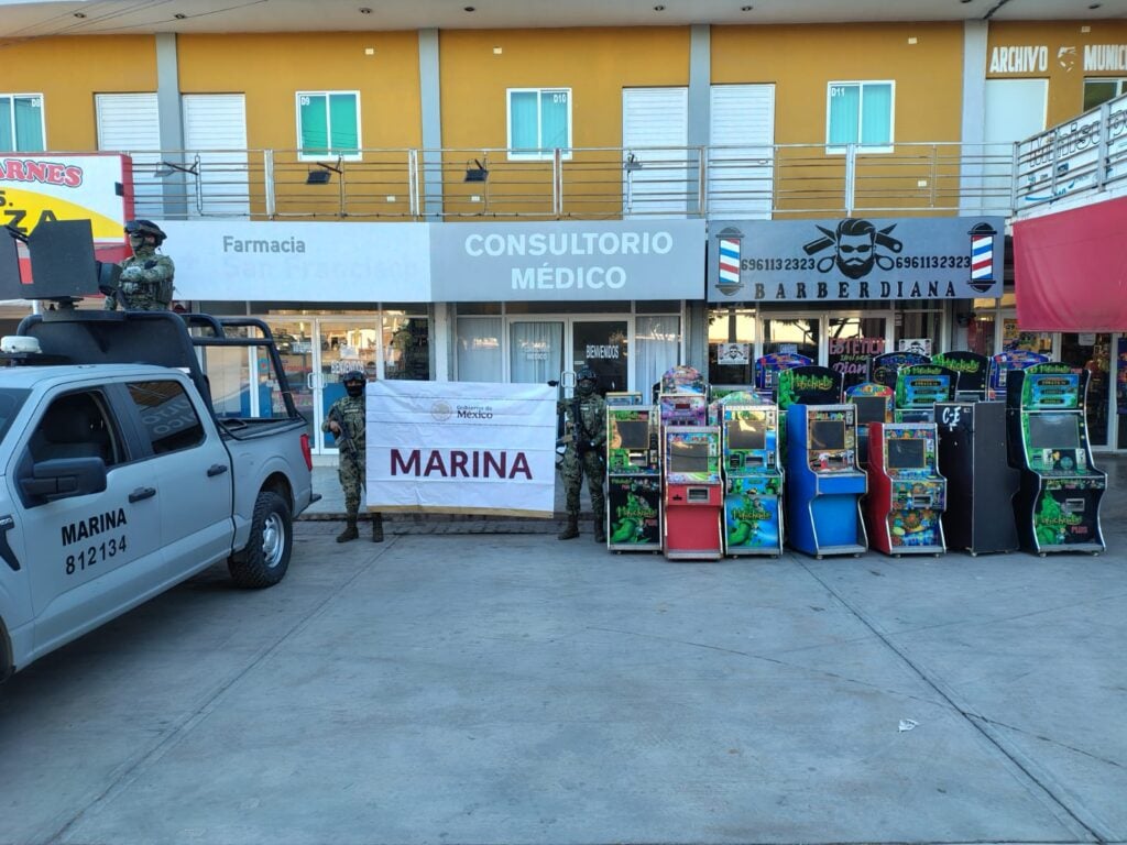 Marina junto a las "habichuelas" aseguradas.