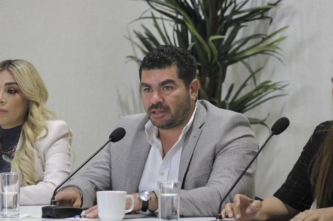 Diputado del Partido Verde llama a agricultores a contribuir para fortalecer el Plan Hídrico Nacional