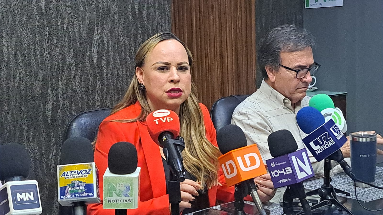 Dulce Ruiz Castro en conferencia de prensa
