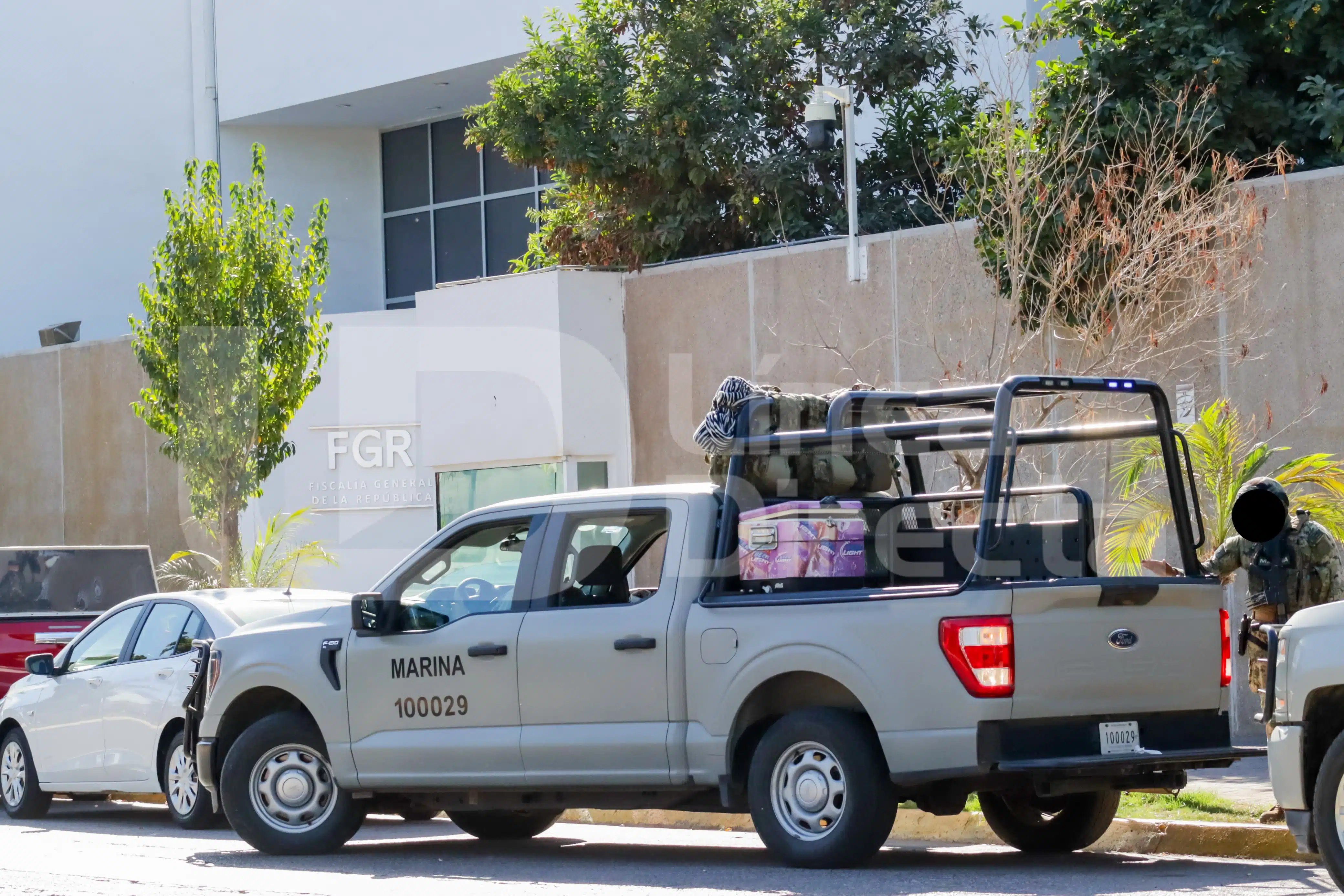 Elementos de a Marina custodian la FGR Los Mochis tras traslado de El Gallero