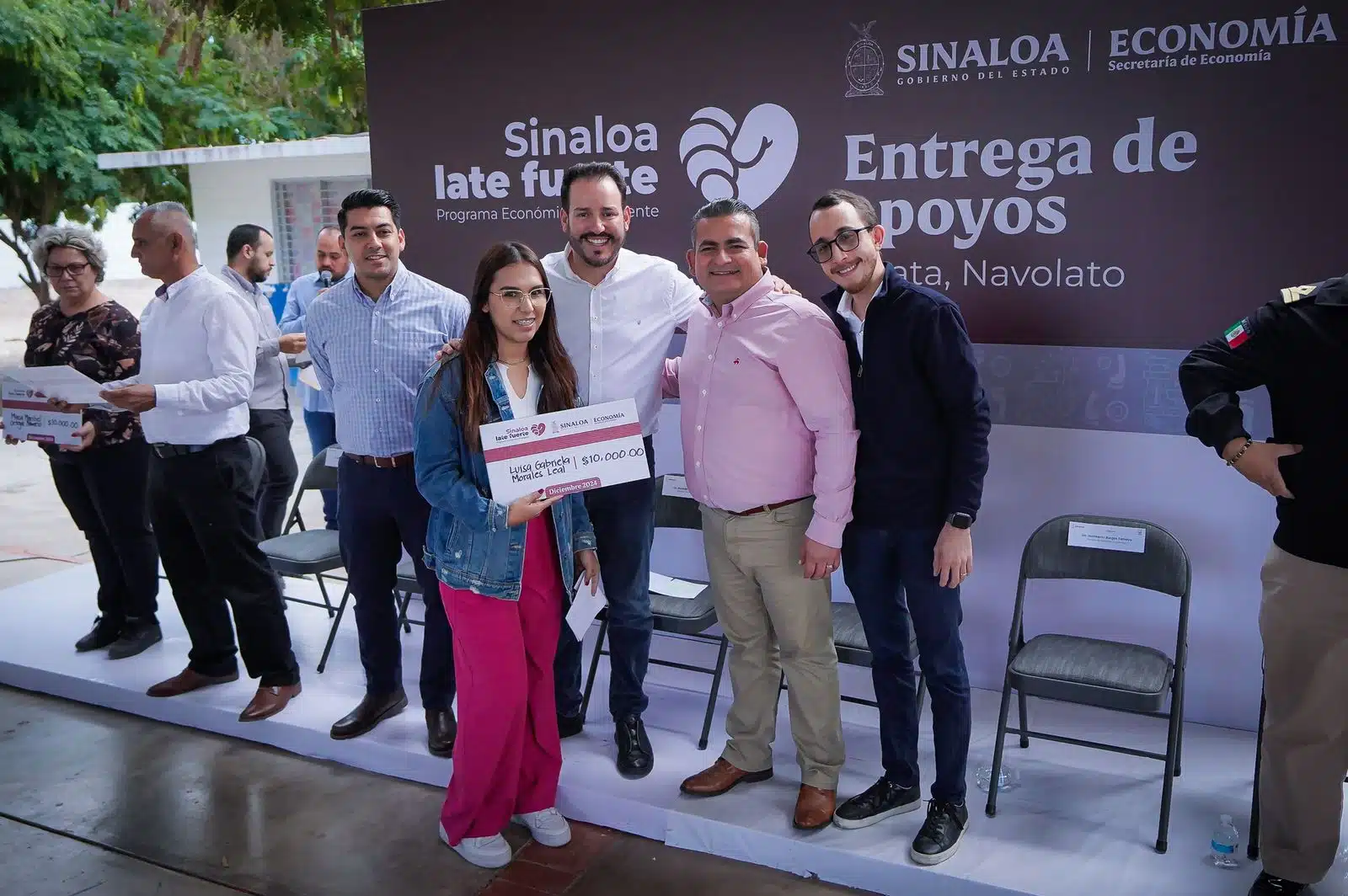 Entrega de cheques a ambulantes del programa Sinaloa Late Fuerte