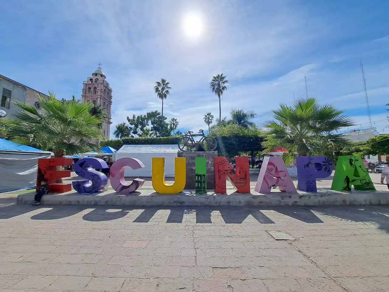 Coloridas letras en Escuinapa.