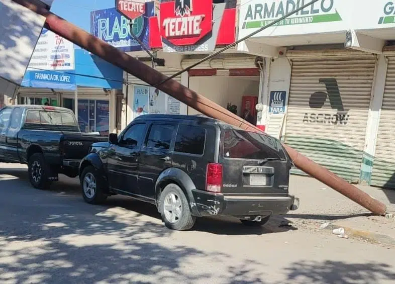 Espectacular cae sobre una vagoneta en Ruiz Cortines